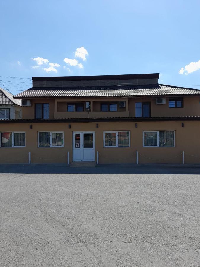 Pensiunea Albert Harsova Exteriör bild